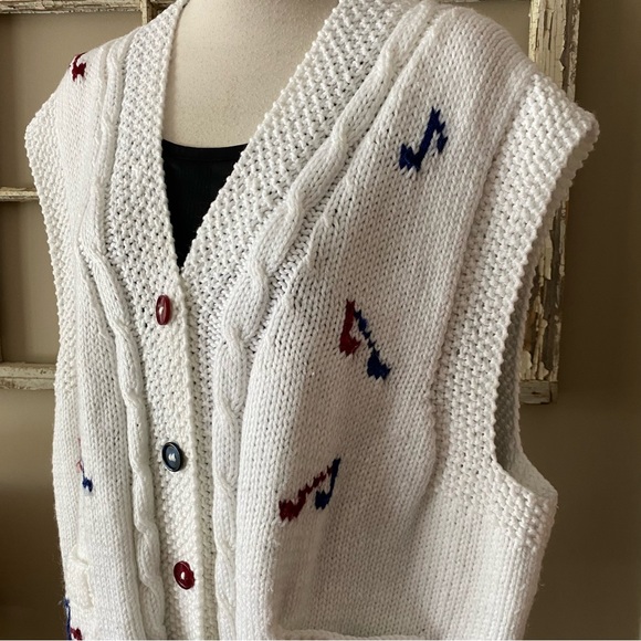 🎵 Vintage hand knit vest with musical notes and dancers! - Picture 5 of 6